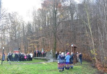 Uroczystość związana ze Świętem Odzyskania Niepodległości połączona z odsłonięciem pamiątkowej tablicy ku czci ofiar niemieckich zbrodni z II wojny światowej