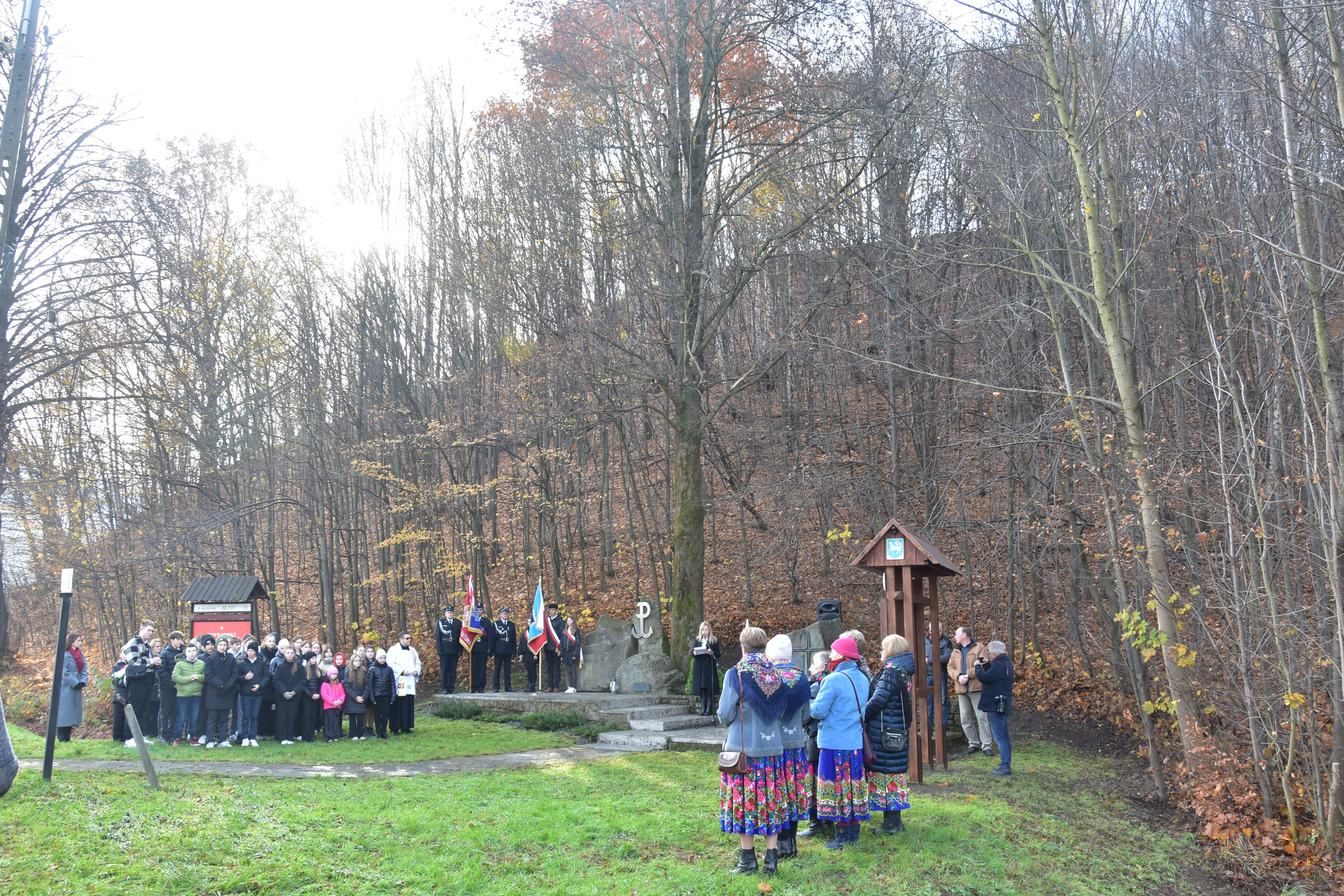 Uroczystość związana ze Świętem Odzyskania Niepodległości połączona z odsłonięciem pamiątkowej tablicy ku czci ofiar niemieckich zbrodni z II wojny światowej